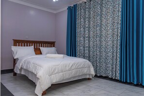 3 chambres, fer et planche à repasser, Wi-Fi, draps fournis