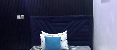 1 Schlafzimmer, BĂŒgeleisen/BĂŒgelbrett, WLAN, BettwĂ€sche