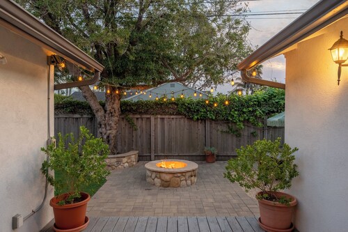 Mesa Retreat for Groups | 5BR, Firepit, Near Beach