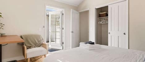 5 bedrooms, desk, iron/ironing board, free WiFi