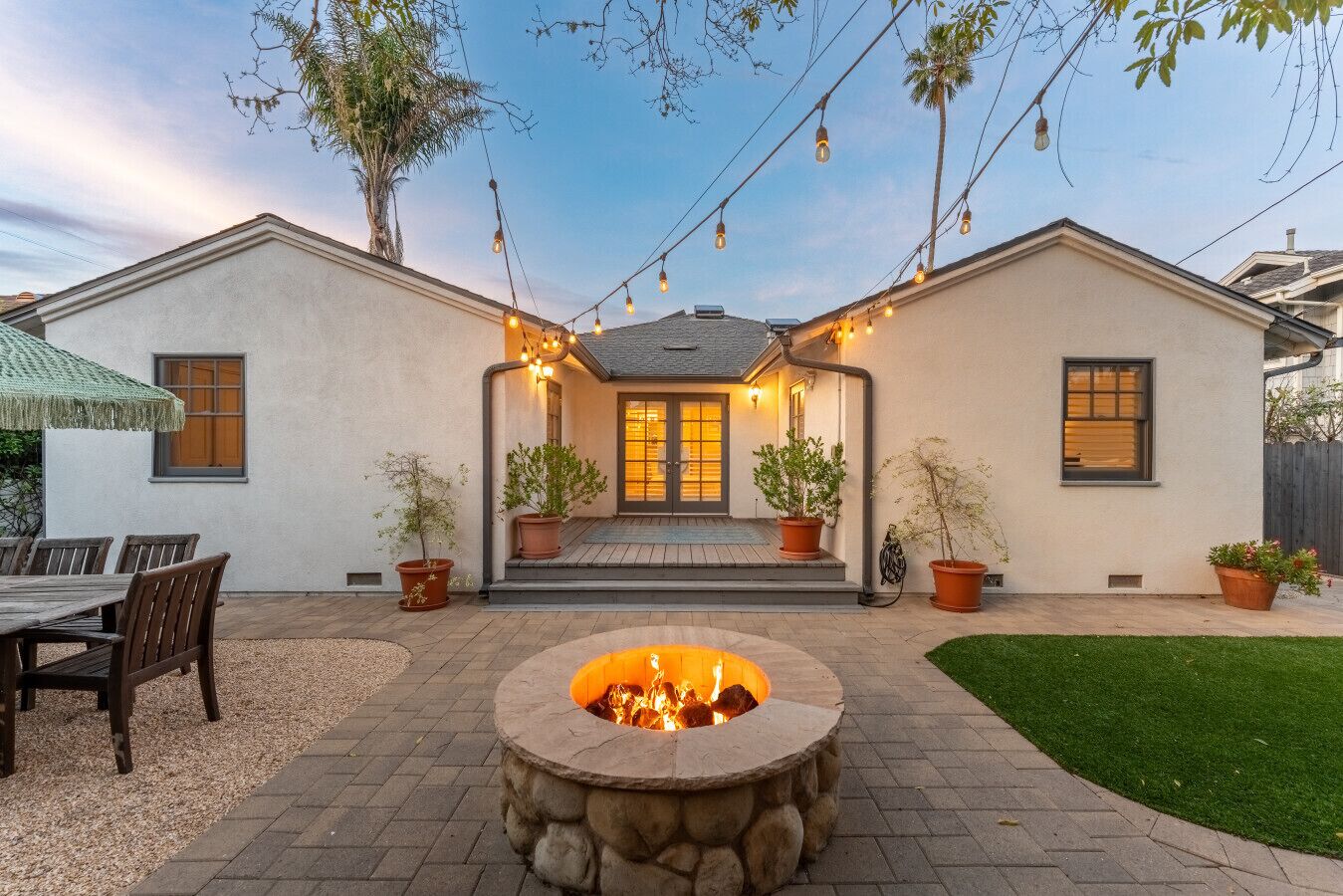 屋外ダイニングエリア