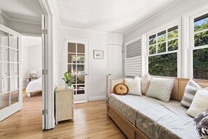 5 Schlafzimmer, Schreibtisch, Bügeleisen/Bügelbrett, kostenloses WLAN