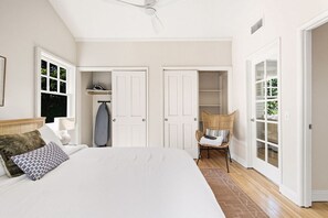 5 bedrooms, desk, WiFi