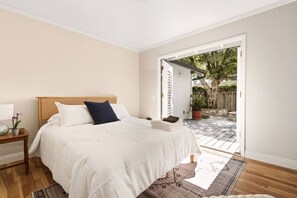 5 bedrooms, desk, WiFi - Shoreline 5bd, BBQ, Minutes from Beach (Santa Barbara)