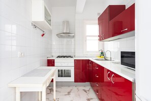 Fridge, microwave, oven, coffee/tea maker
