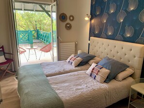 4 bedrooms, desk, iron/ironing board, WiFi