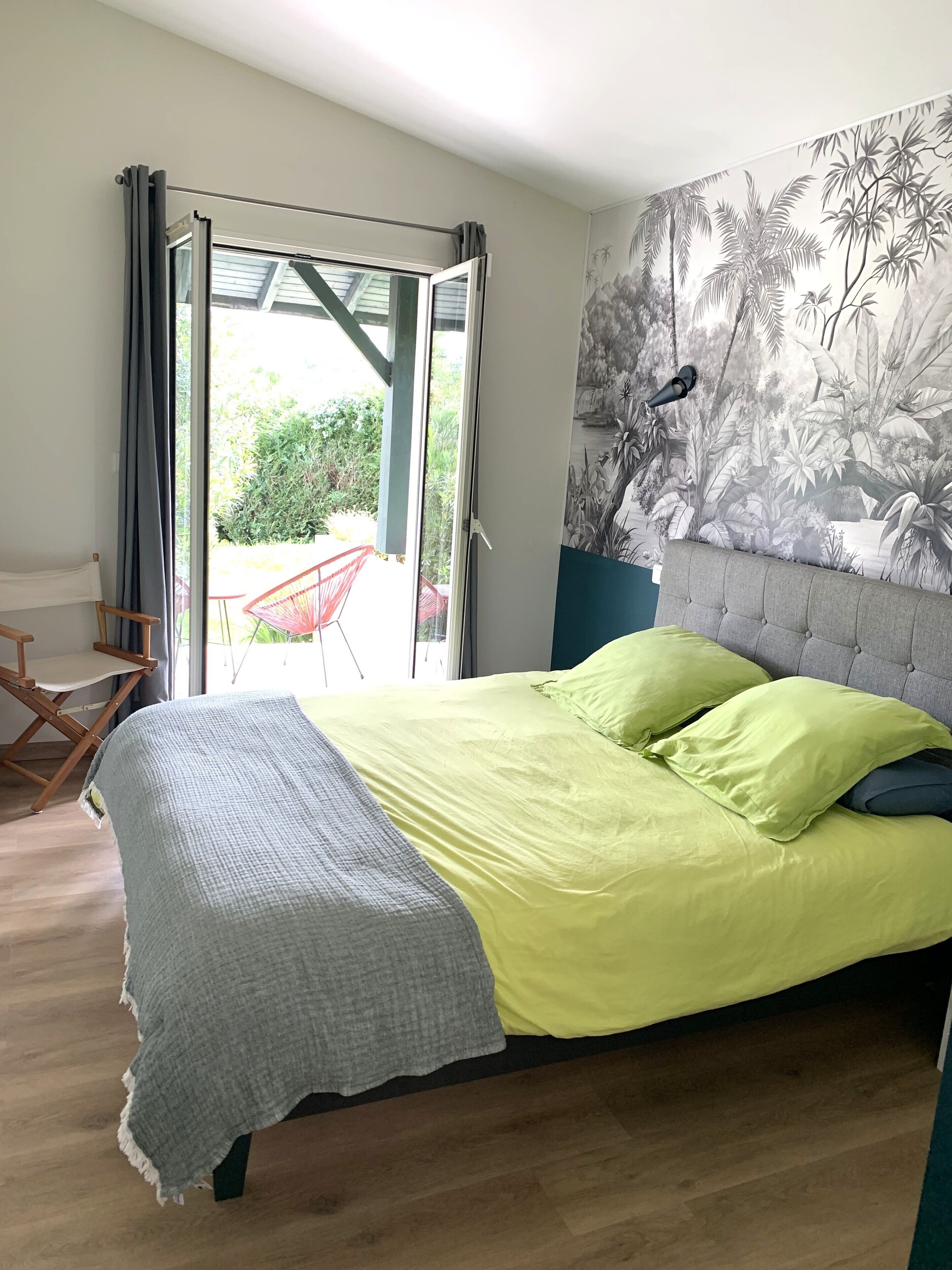 4 slaapkamers, een bureau, een strijkplank/strijkijzer, wifi