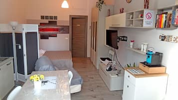 2 bedrooms, bed sheets