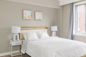 2 soverom, strykejern/-brett, internettilgang og sengetøy