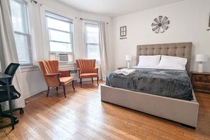 Desk, iron/ironing board, WiFi, bed sheets