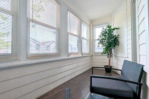 Spacious 4BR 2BA - 7Min to EWR & 20-40Min to NYC - 2 FREE Parking Spaces