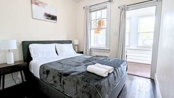 4 bedrooms, desk, iron/ironing board, WiFi