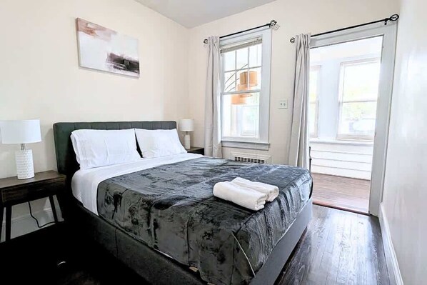 4 bedrooms, desk, iron/ironing board, WiFi