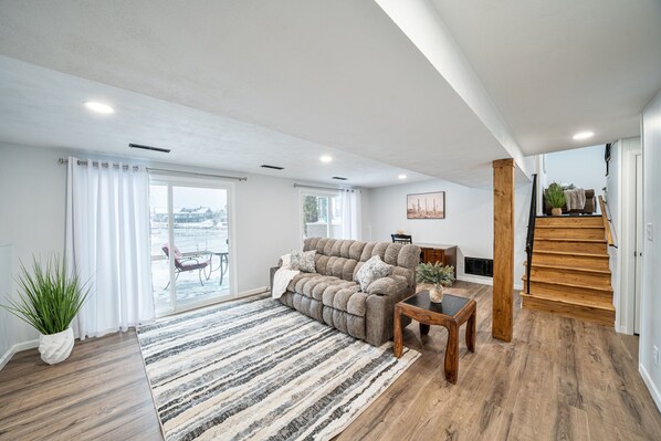 Smart TV, fireplace, books