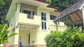 A two-story building with a flat roof, a balcony on the upper floor, and a covered porch area. - Private Pool Villa • 4BR •Fast Wifi • Koh Chang (Tambon Ko Chang)