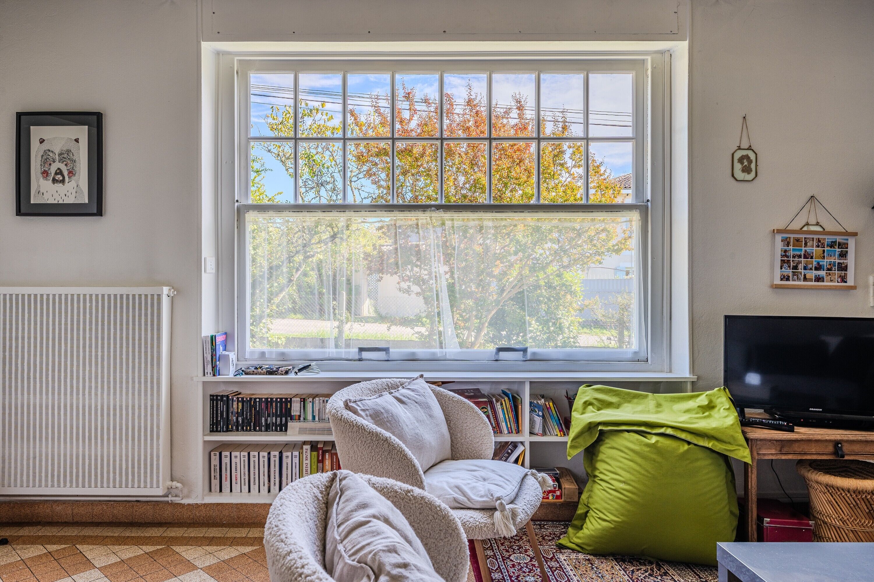 Fernseher, Kamin, Tischtennisplatte