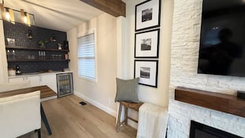 Smart TV, fireplace, stereo