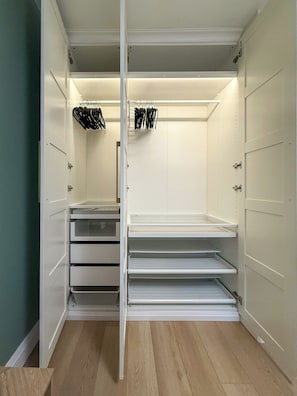 Interior - Modern Home in Oshawa #MAIN (Oshawa)