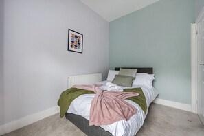 2 bedrooms, iron/ironing board, WiFi, bed sheets