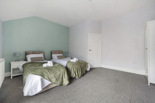 2 chambres, fer et planche Ă  repasser, Wi-Fi, literie fournie