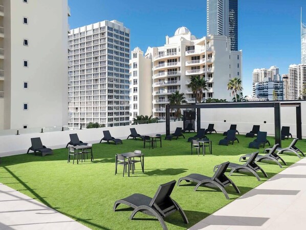 المنطقة المحيطة بالمنشأة