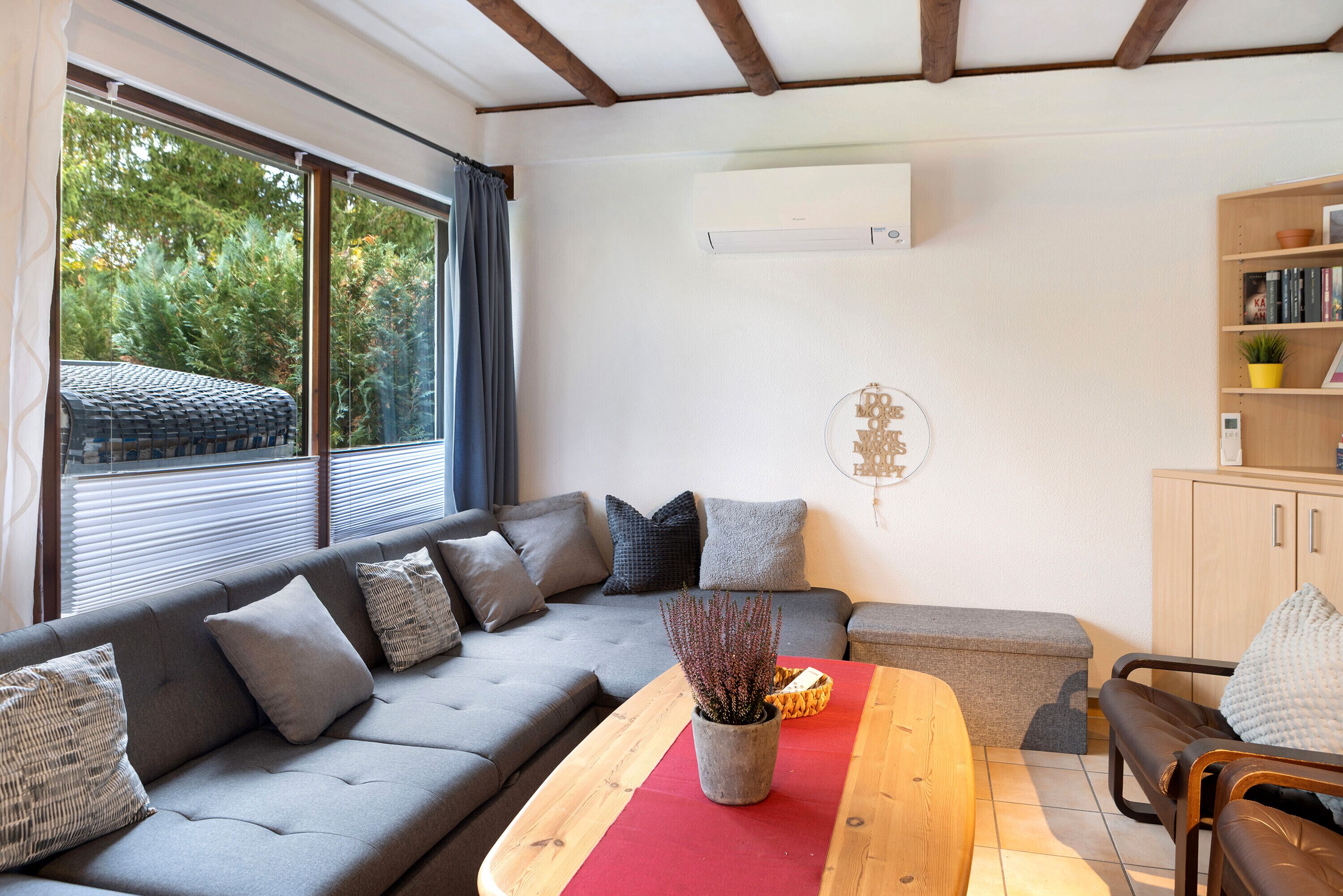 Fernseher, Kamin, Stereoanlage