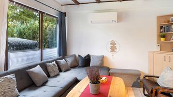 TV, fireplace, stereo