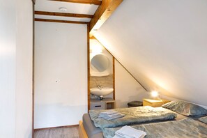 3 bedrooms, WiFi, bed sheets