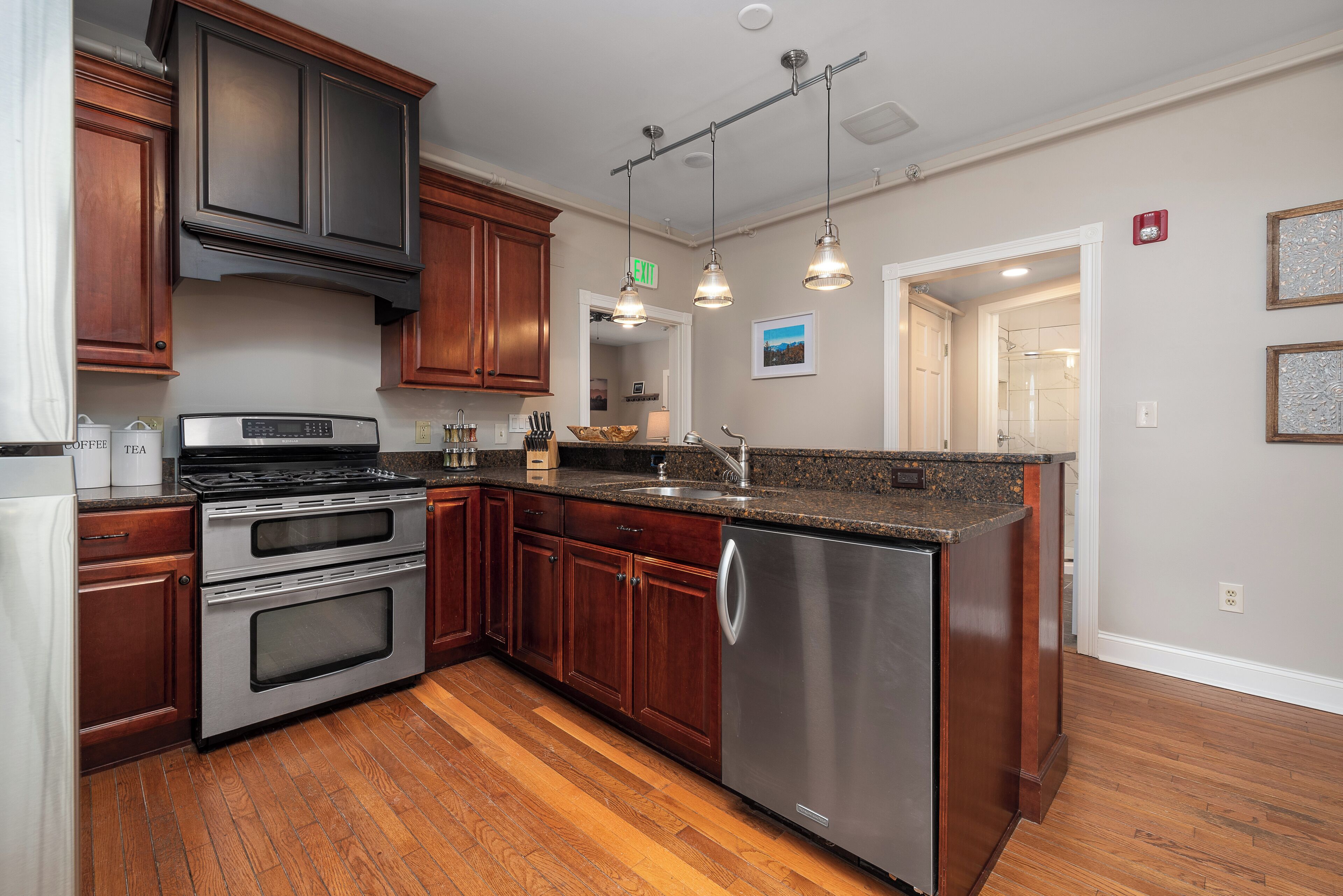 冰箱、微波炉、烤箱、洗碗机