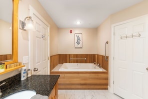 Jetted tub, hair dryer, towels