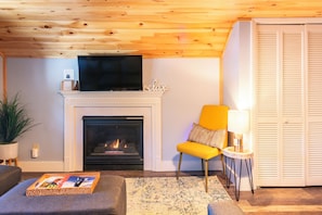 Smart TV, fireplace