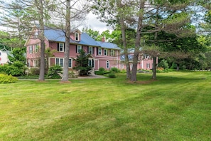 Exterior - Private 3rd-Floor Retreat, 2BR, Gas Fireplace (Intervale)