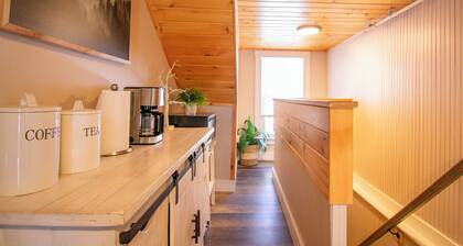 NEW! 2 bd suite w/ fireplaces, 5 mins to N Conway!