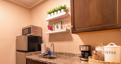 NEW Riverfront suite w/ living rm/kitchenette/fire