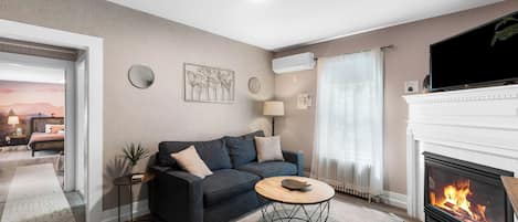 Smart TV, fireplace