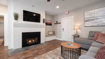 智能电视、壁炉