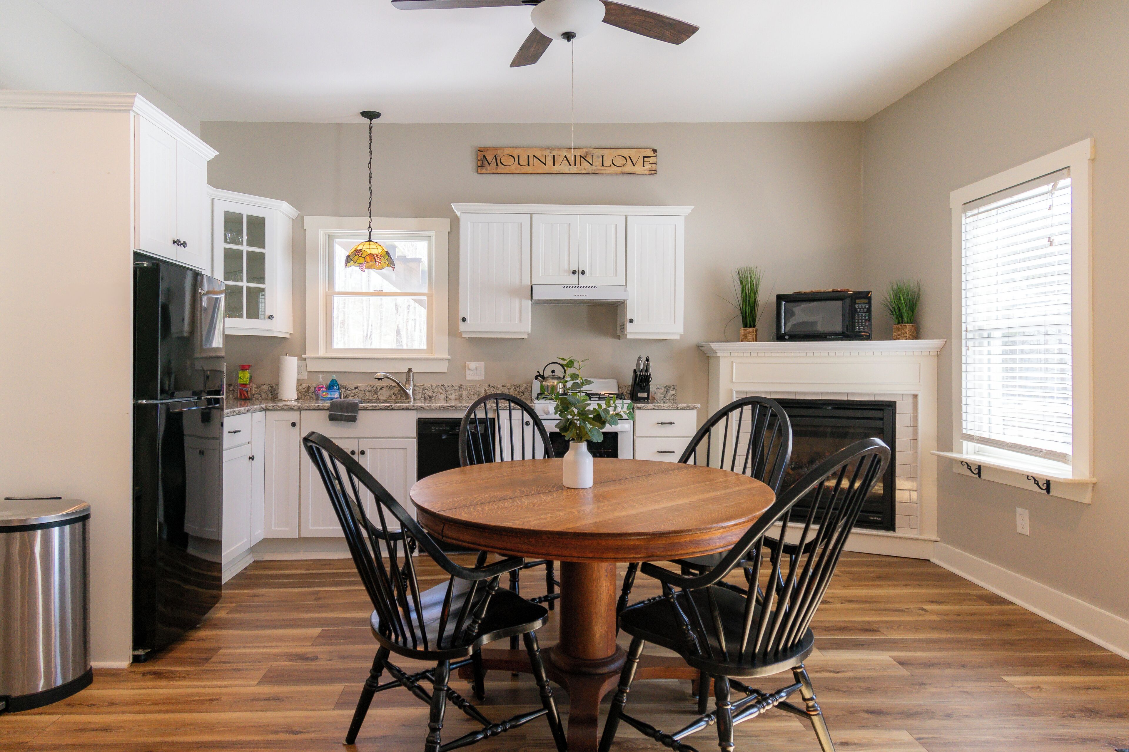 冰箱、微波炉、茶具/咖啡用具、烤面包机