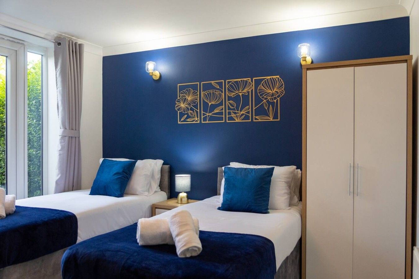 Desk, iron/ironing board, WiFi, bed sheets