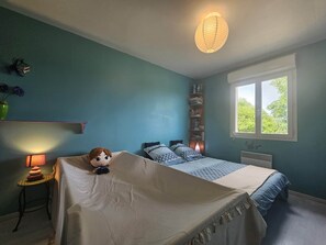 3 bedrooms, bed sheets