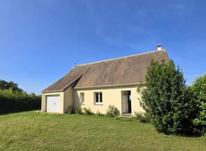 Exterior - Quiet and panoramic view of fields and La Sarthe (La Mesnière)