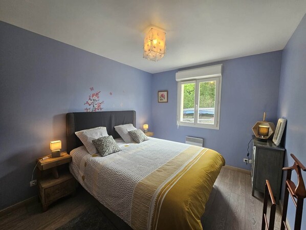 3 bedrooms, bed sheets