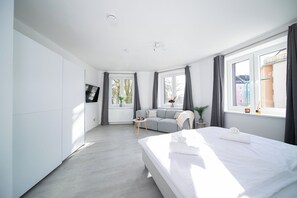 Apartment, 2 Bedrooms, Kitchen | Hypo-allergenic bedding, blackout drapes, soundproofing - Favorite Stays - Düsseldorf (Düsseldorf)