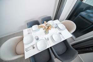 Apartment, 2 Schlafzimmer, Küche | Eigene Küche | Kühlschrank, Ofen, Herdplatte, Geschirrspüler