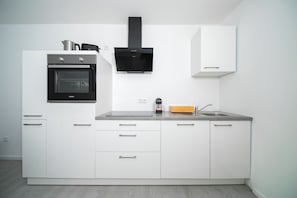 Apartment, 2 Bedrooms, Kitchen | Private kitchen | Fridge, oven, stovetop, dishwasher