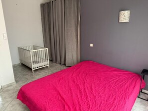 4 bedrooms, iron/ironing board, free WiFi