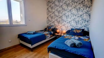 1 dormitori, planxa i posts de planxar, wifi i roba de llit