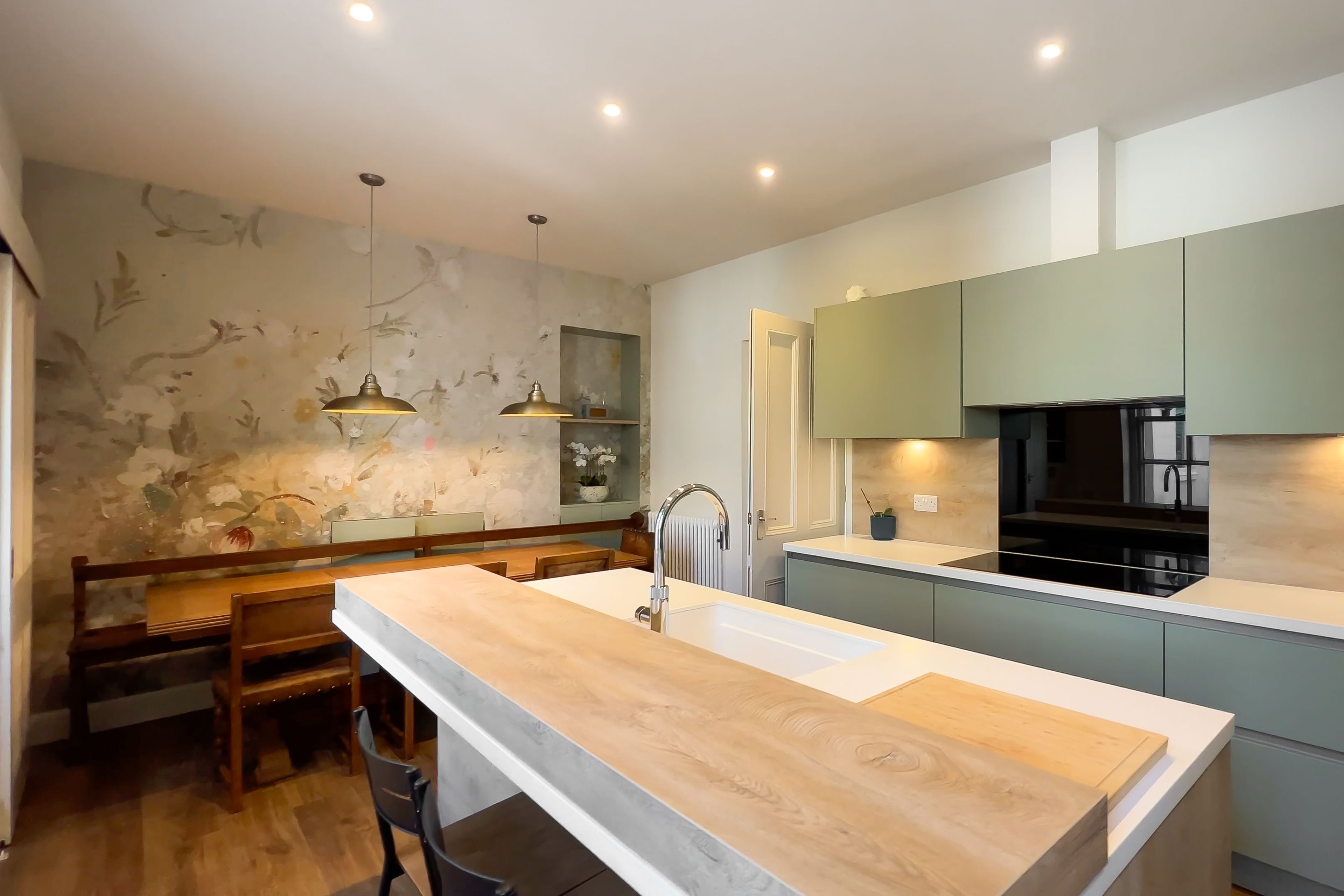 Kjøleskap, mikrobølgeovn, ovn og oppvaskmaskin