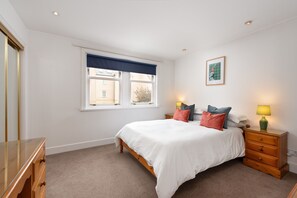 2 bedrooms, internet, bed sheets