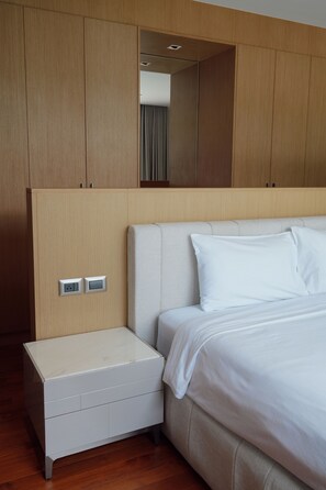 3 habitaciones, tabla de planchar con plancha, wifi y ropa de cama
