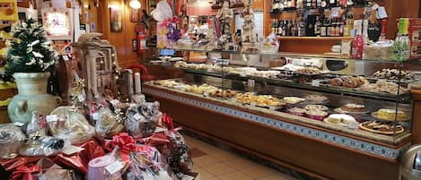 Déjeuner composé de spécialités locales gratuit tous les jours